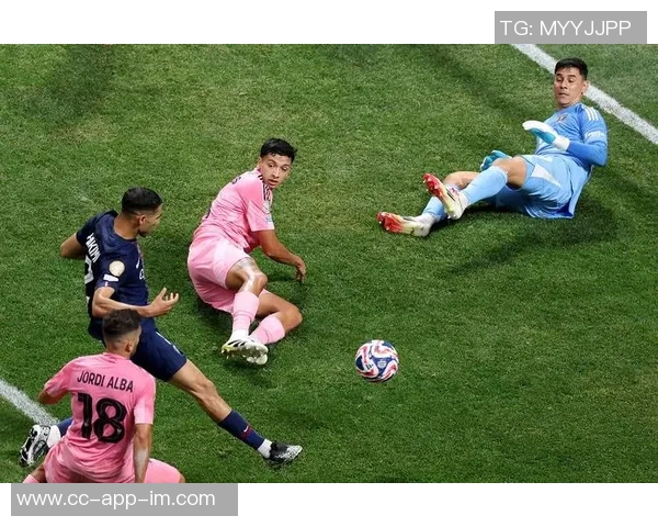 世俱杯决赛恩里克锁喉事件引发热议但至今未受处罚