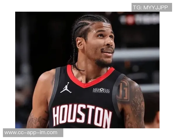 杰伦格林展现魅力穿搭太阳城市版球衣尽显时尚风采