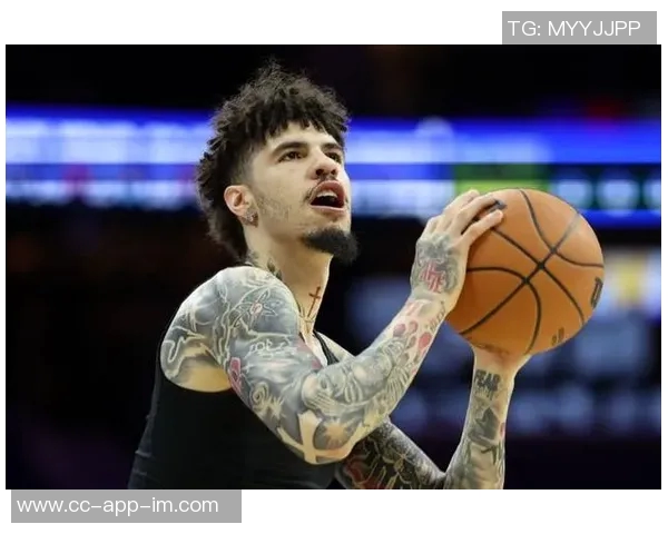 拉梅洛鲍尔全场表现出色19投8中砍下20分11助攻末节独得7分助球队取胜